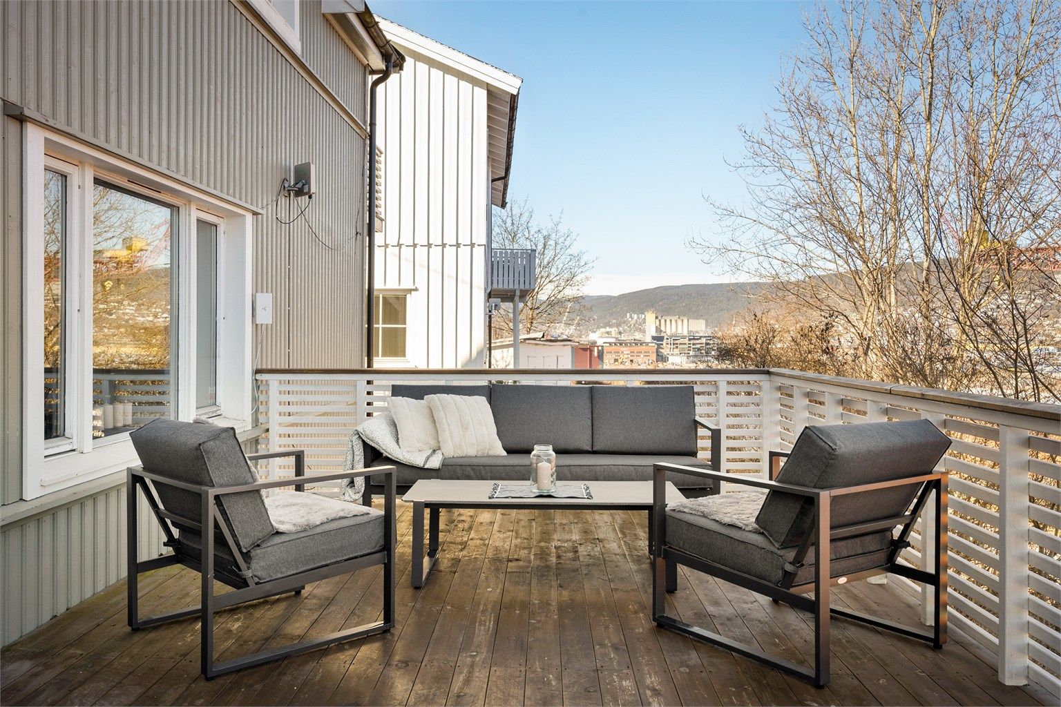 God plass til sittegruppe - Veranda er ikke byggesøkt eller godkjent 