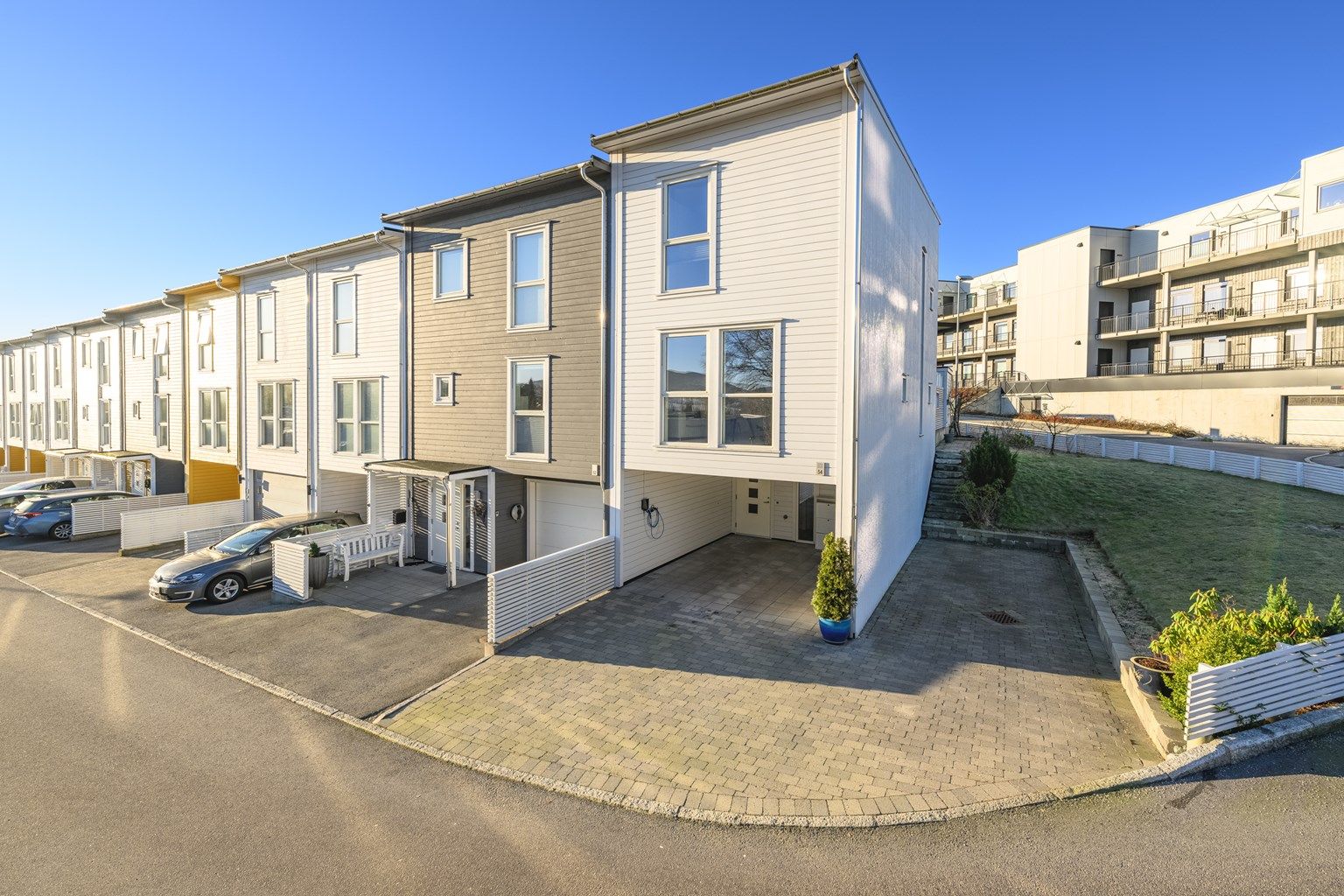 Velkommen til Sandsgårdveien 54, presenteres av Dardan Shabi v/Krogsveen Sandnes.