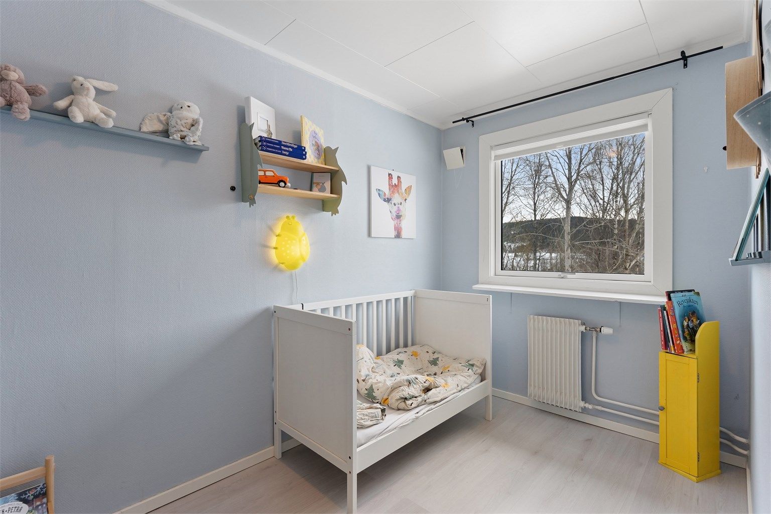 Boligens tredje soverom er også av god størrelse.