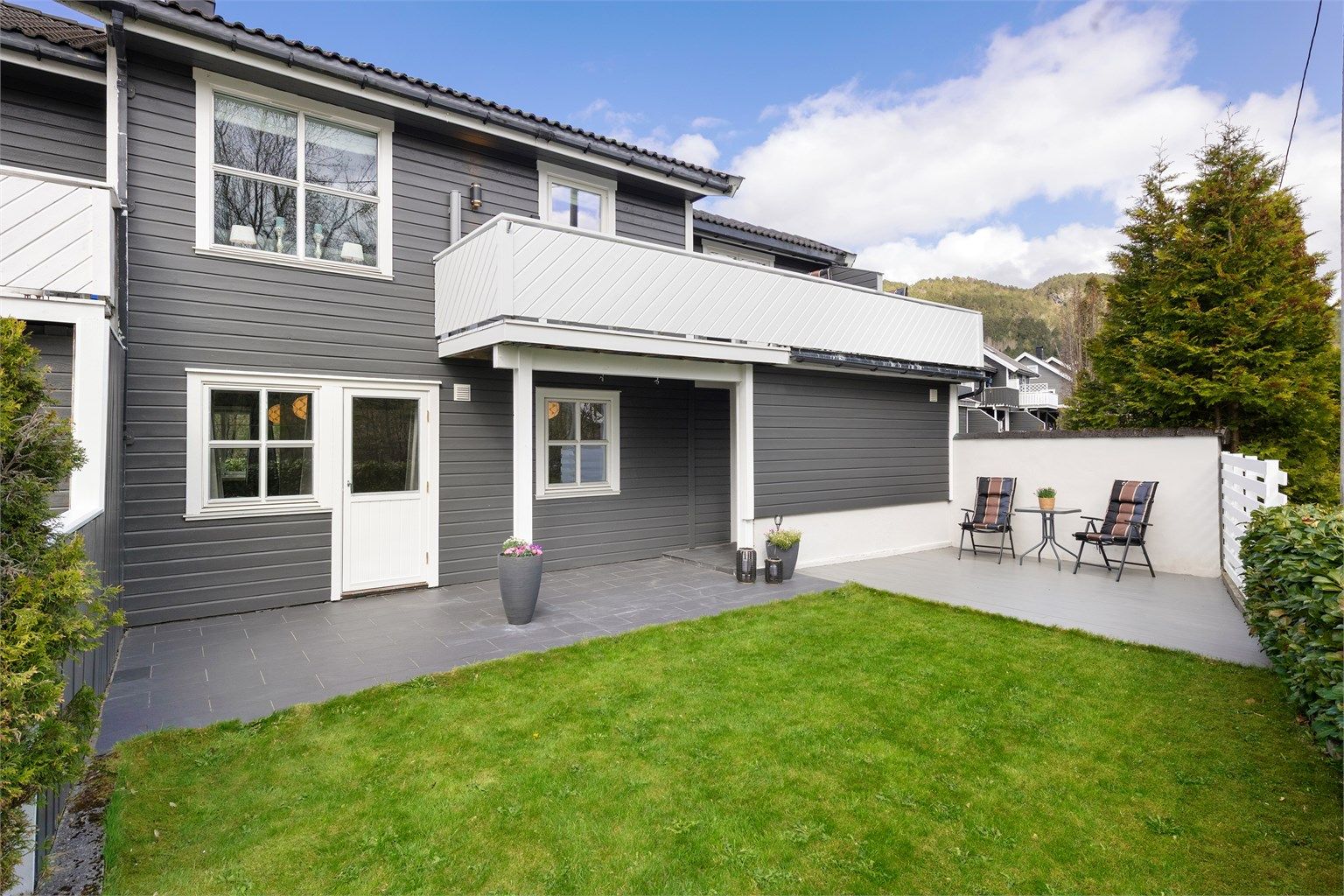 Velkommen til Jomarka 80, et tiltalende enderekkehus på Blindheim, presentert av Daglig leder/Eiendomsmegler Preben Willmann