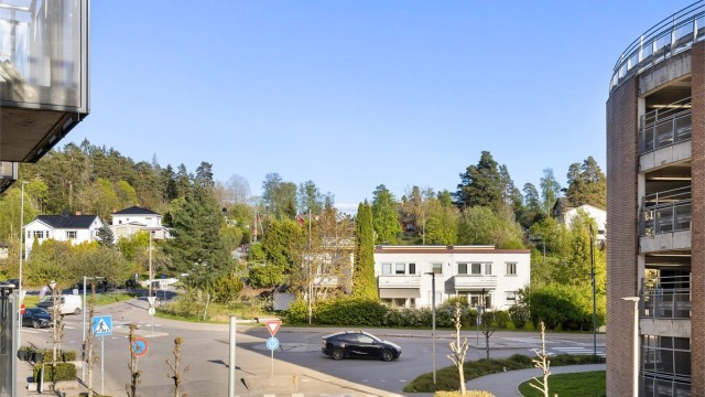 Utsikt fra balkong (østover).
