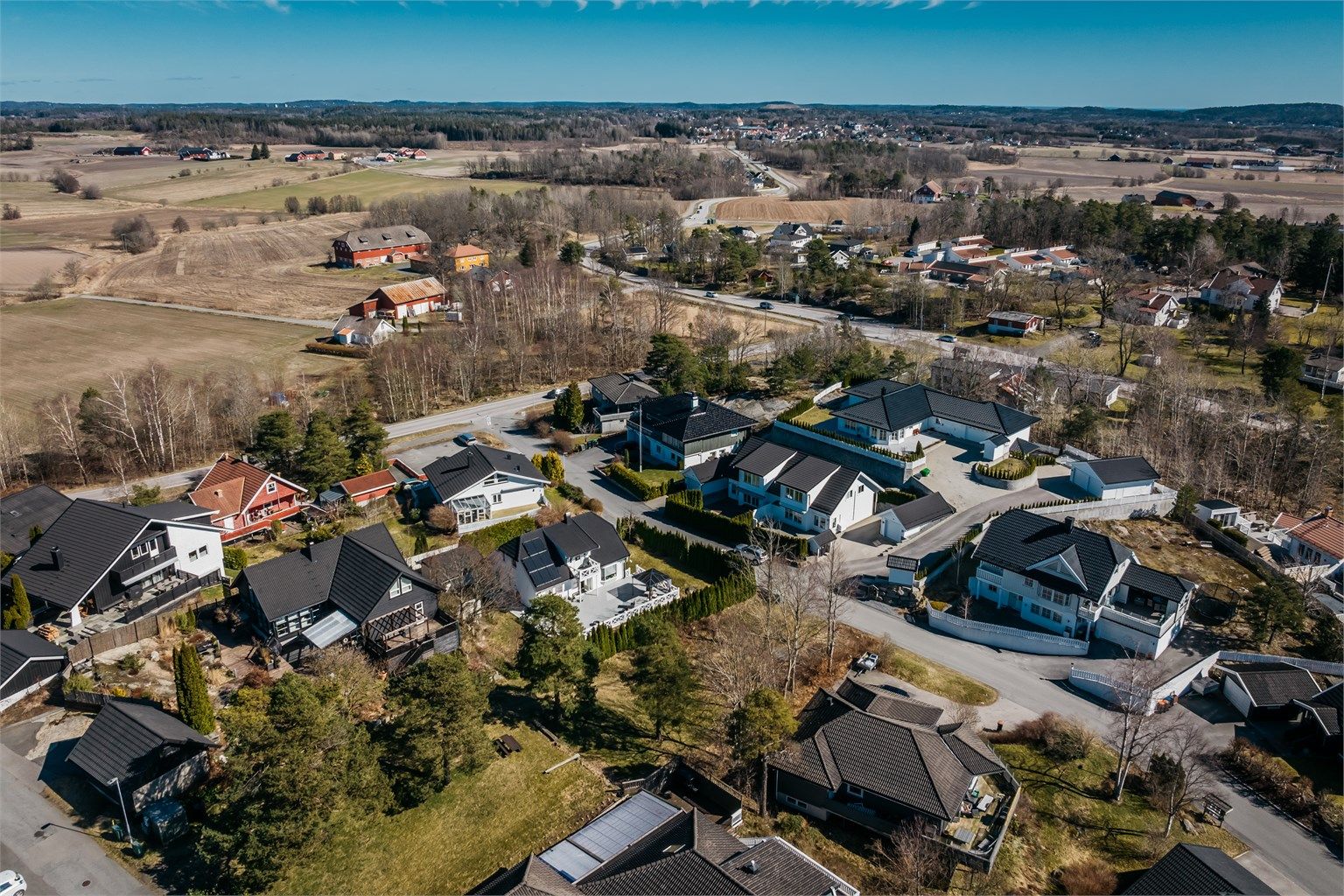 Kort vei til skoler og barnehager, som bl.a. Valby skole og Bisjord Fus barnehage.