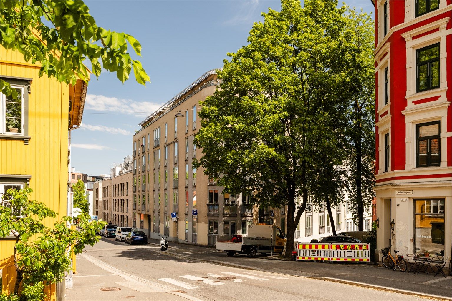 Her bor du med gangavstand til alt byen har å by på, samtidig som området byr på rolige gater og historisk bygårdsbebyggelse fra slutten av 1800-tallet.