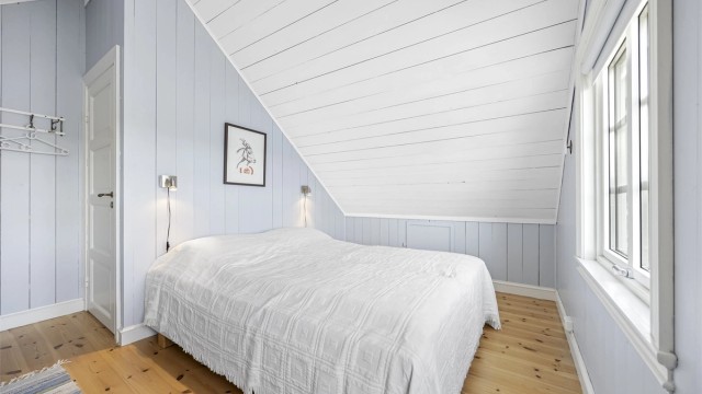 Loftsetasjen består av to store soverom.