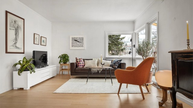 Sjarmerende og romslig enebolig med 2 etasjer + kjeller