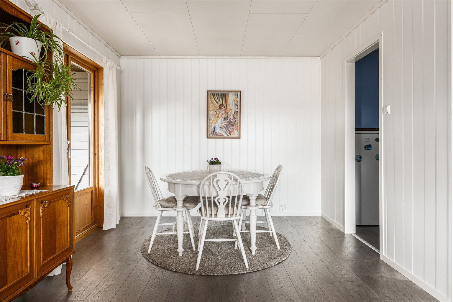 Mellom kjøkken og stue er det rom for egen spisestue 