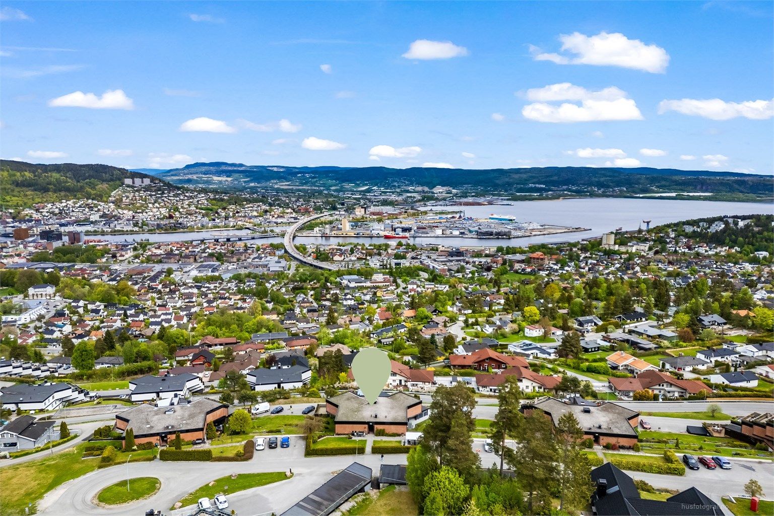 Kort gangavstand til bussholdeplass (både Jutulveien og Drafnkollen 98) med forbindelser til Drammen sentrum.