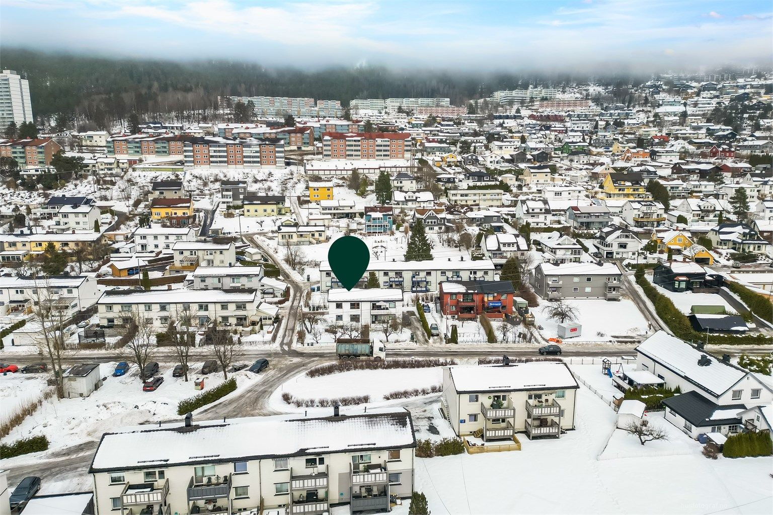 Nærhet til Drammen sentrum med et godt utvalg av sentrumsfasiliteter, servicetilbud og god offentlig kommunikasjon.