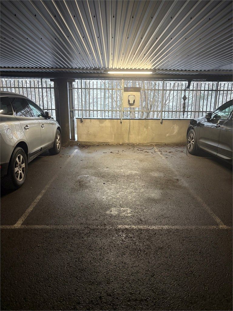 Egen parkeringsplass med El-bil lader