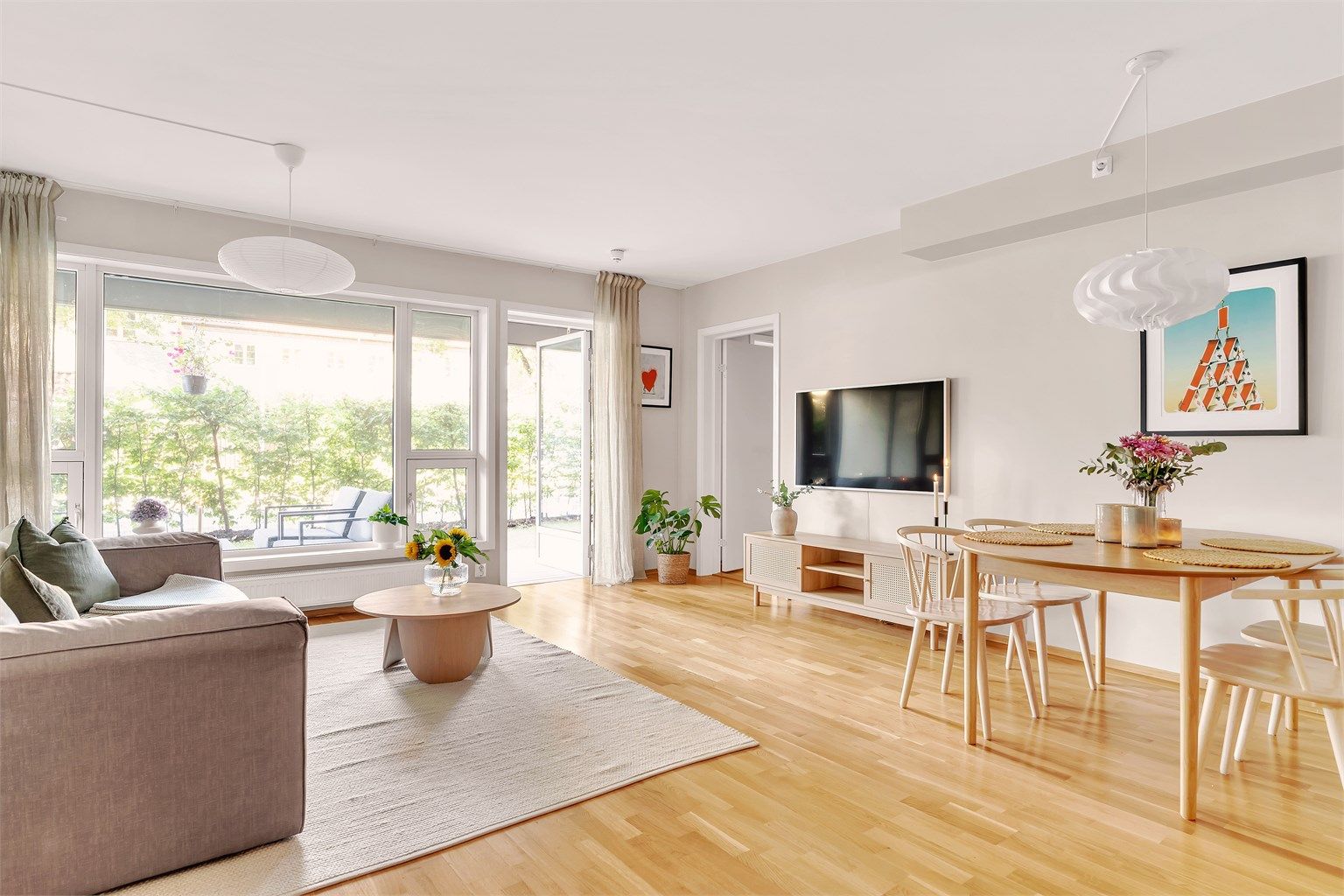 Velkommen til Bertrand Narvesens vei 2B - Presentert av Anne Aartun ved Krogsveen eiendomsmegling. 