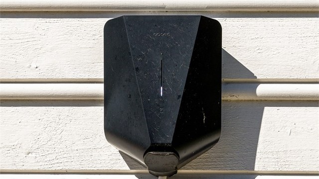 Det er installert elbil-lader ved boligen.