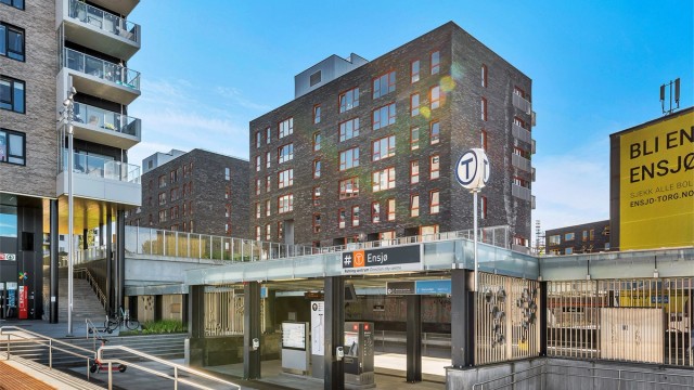 Med Ensjø T-banestasjon tre minutter unna, er du effektivt koblet til resten av byen.