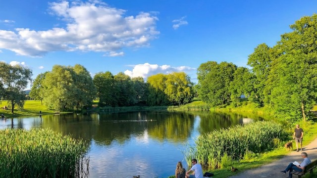 Kort vei til rekreasjonsområder som Valle Hovin med sin idylliske andedam.