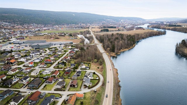 Litt under 1 km å gå til dagligvarebutikk på Herstrøm (Coop Extra).