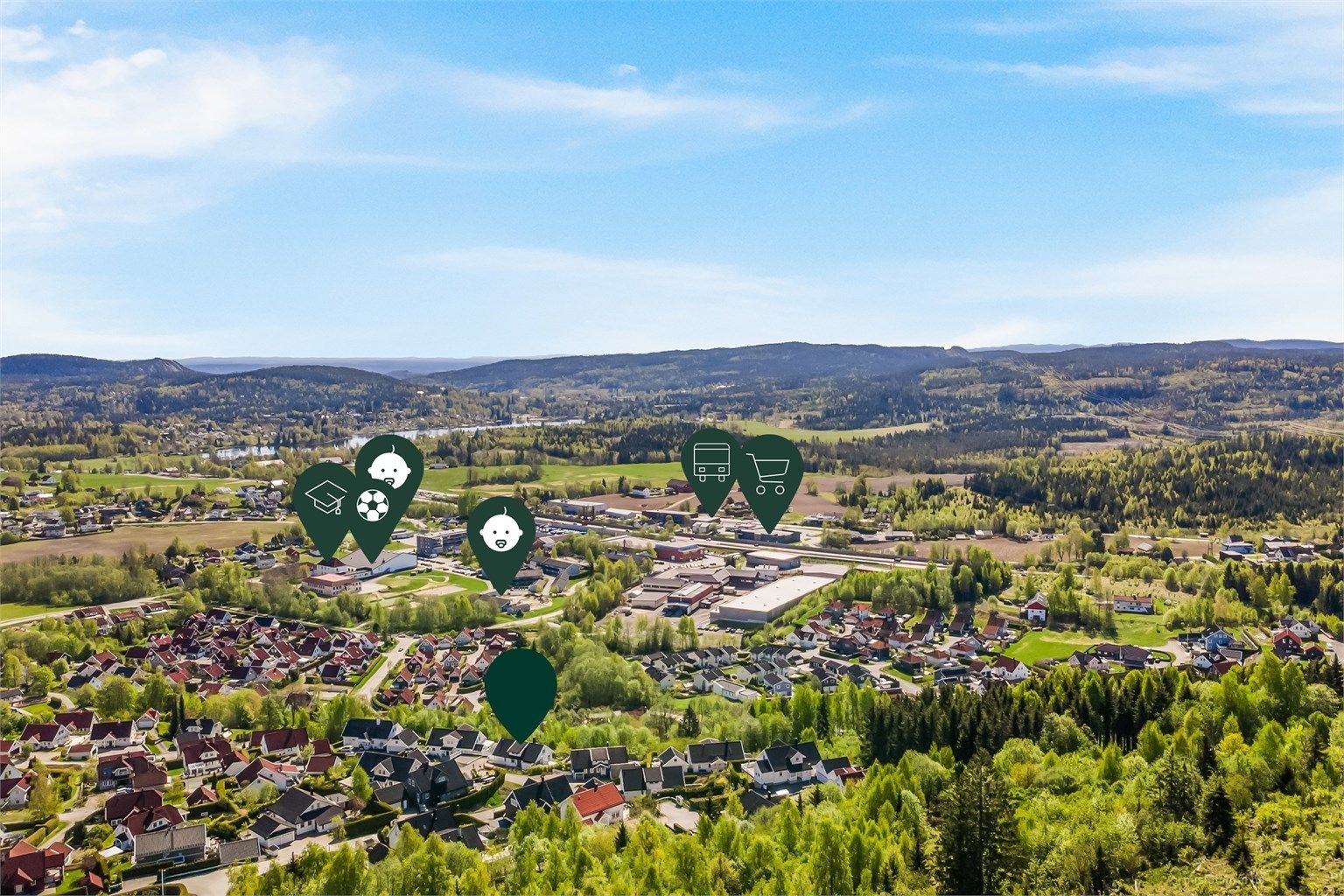 Eiendommen har en svært attraktiv og barnevennlig beliggenhet