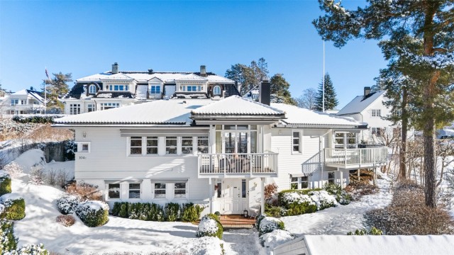 Velkommen til Solveien 104C - Solrik enebolig med flott beliggenhet | Fjordutsikt | Tilbaketrukket | Terrasser | Dobbelgarasje