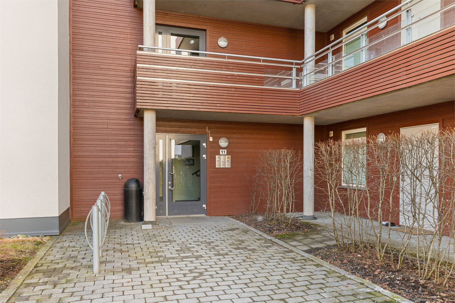 Leiligheten ligger i 1. etasje og har heis som gir enkel adkomst direkte fra garasje.
