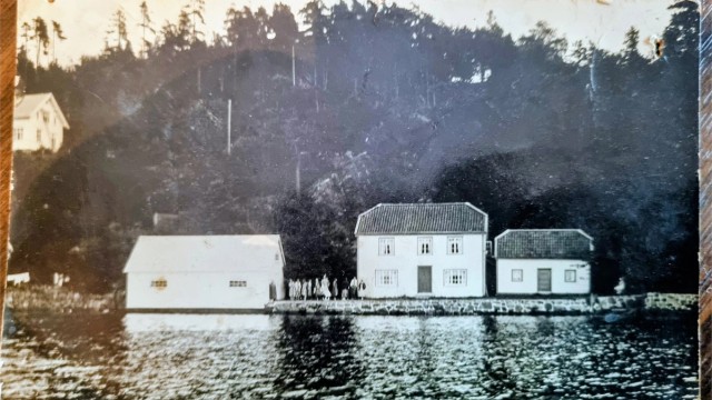 Et historisk bilde som viser eiendommen slik den så ut rundt 1960.