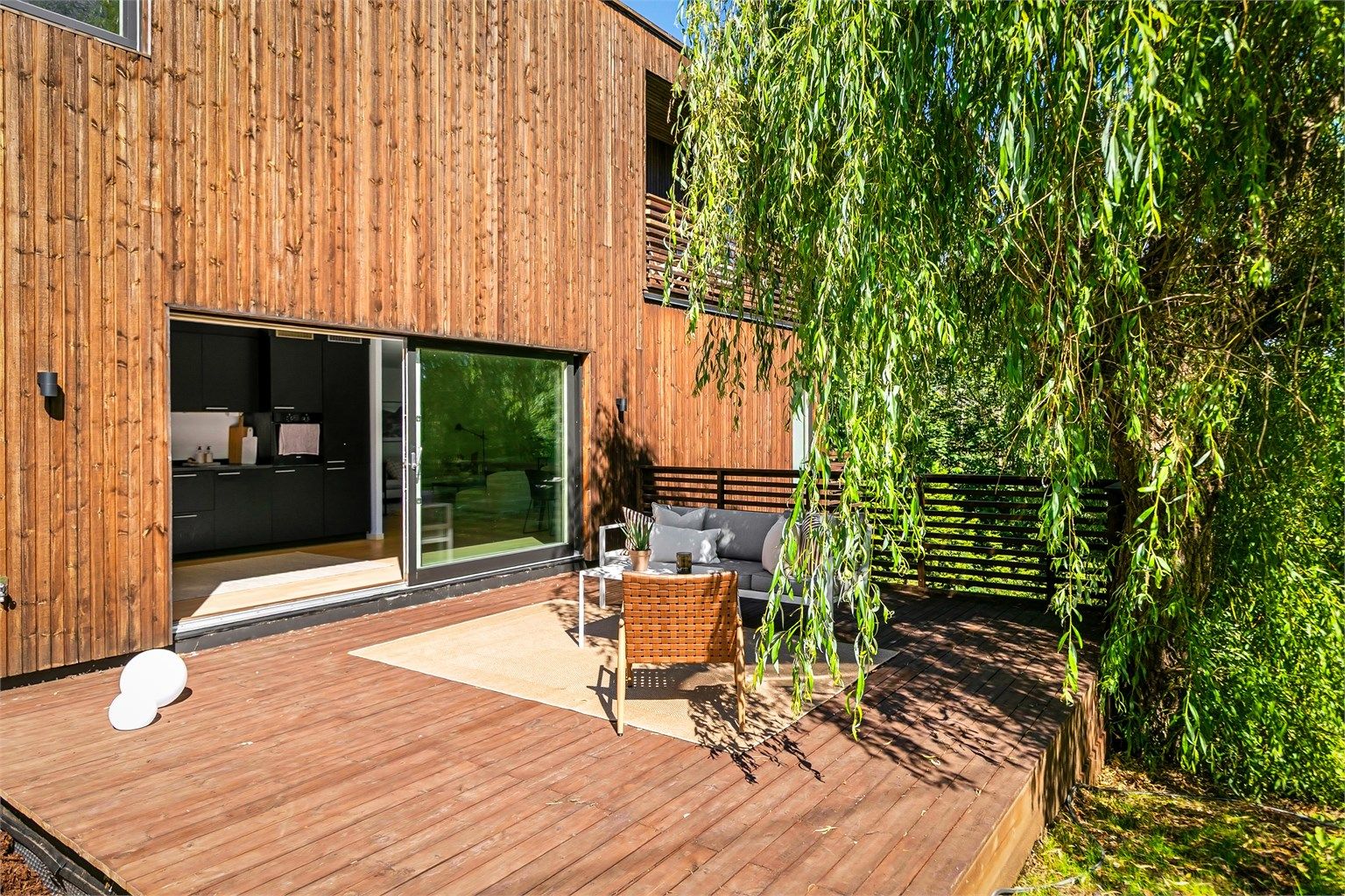 Stor terrasse på 29 m² med god plass til utemøbler.