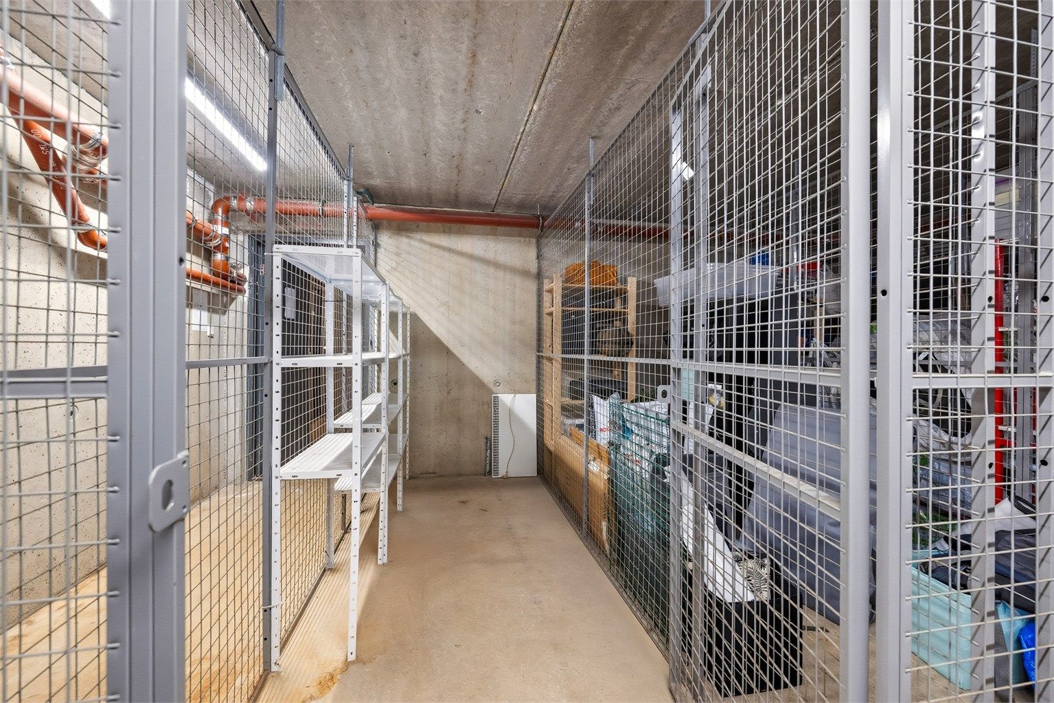 Leiligheten disponerer en kjellerbod på 5 kvm med god plass for lagring