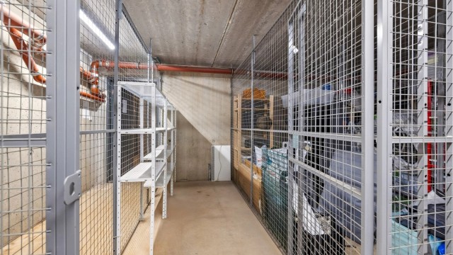 Leiligheten disponerer en kjellerbod på 5 kvm med god plass for lagring