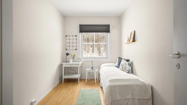 Det andre soverommet egner seg godt som barnerom, gjesterom eller kontor.