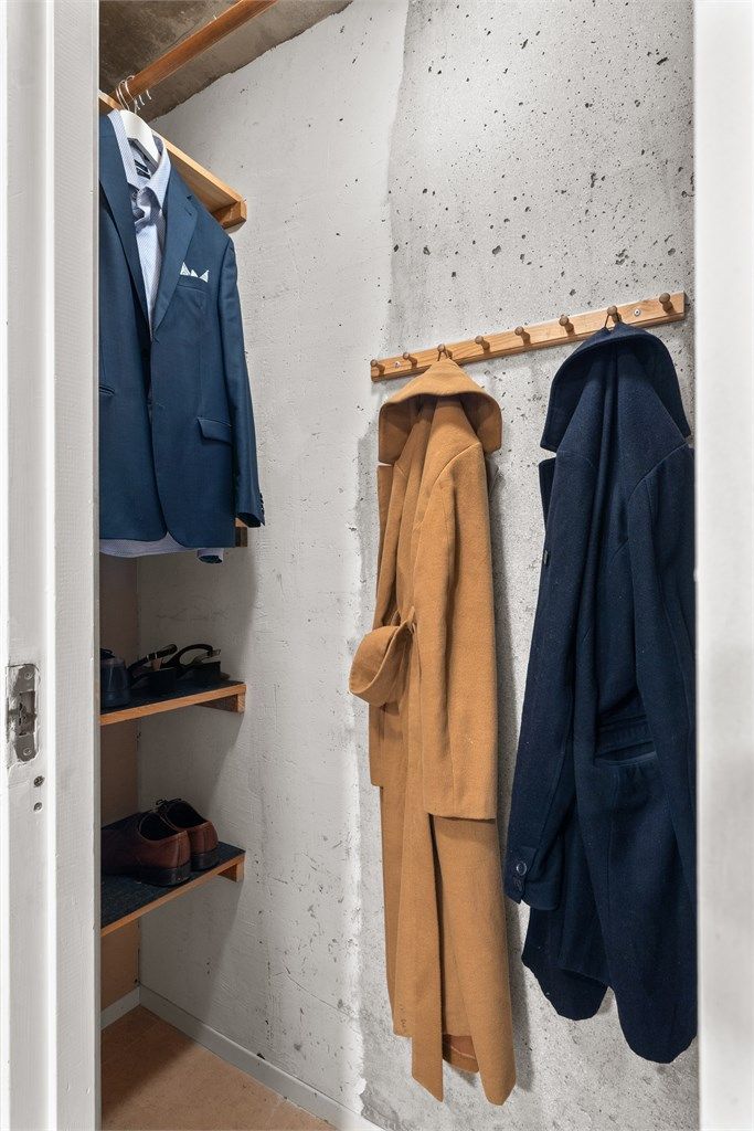 Rikelig med oppbevaringsplass i leiligheten. Praktisk innvendig bod. 