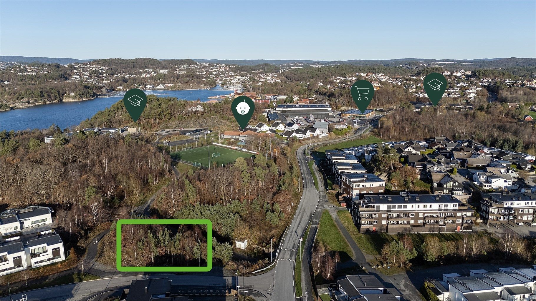 Eiendommen ligger med kort gåavstand til både barnehage, barneskoler og dagligvare