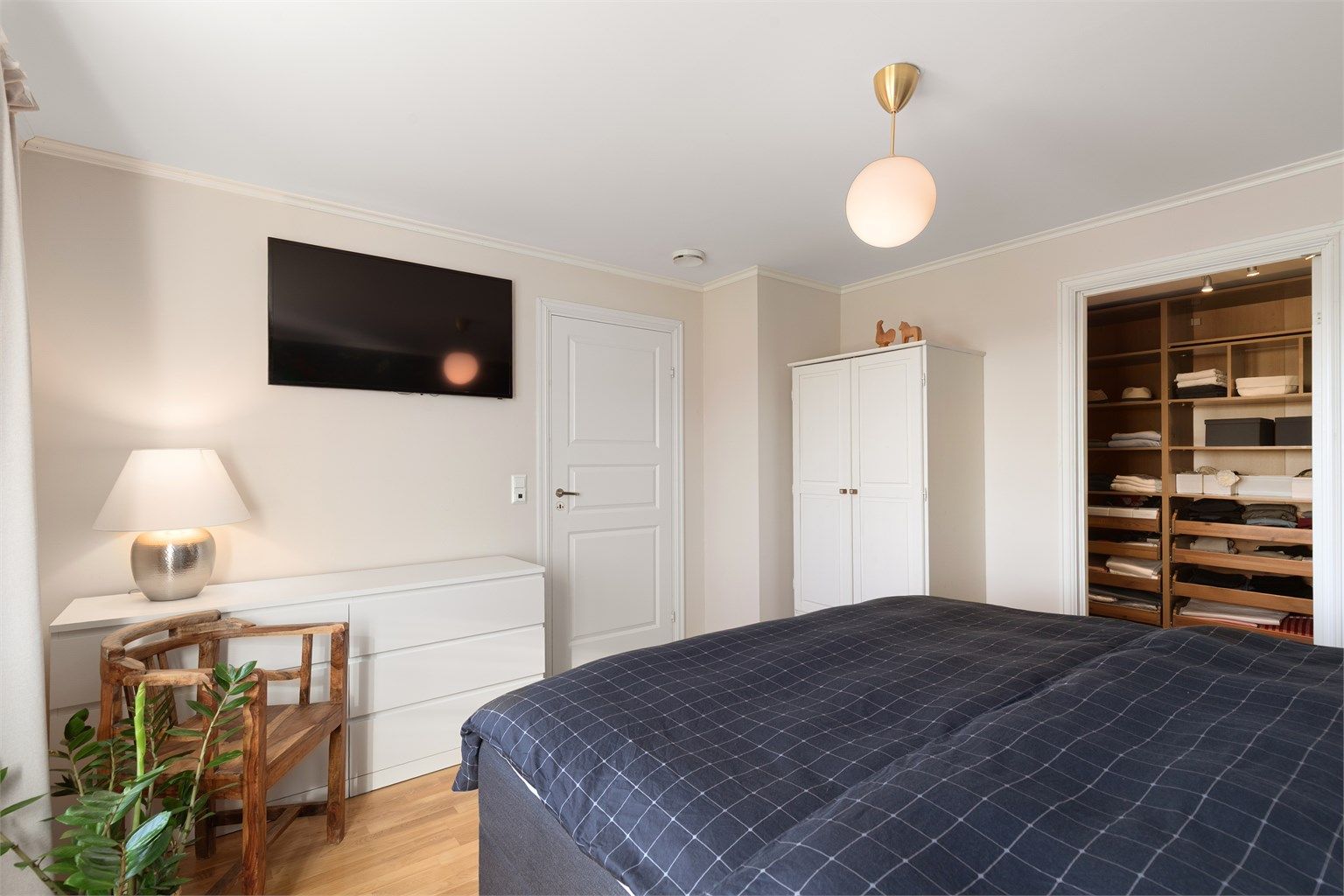 Soverommet er tilknyttet walkin-closet