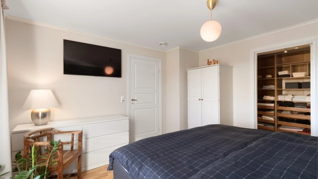 Soverommet er tilknyttet walkin-closet
