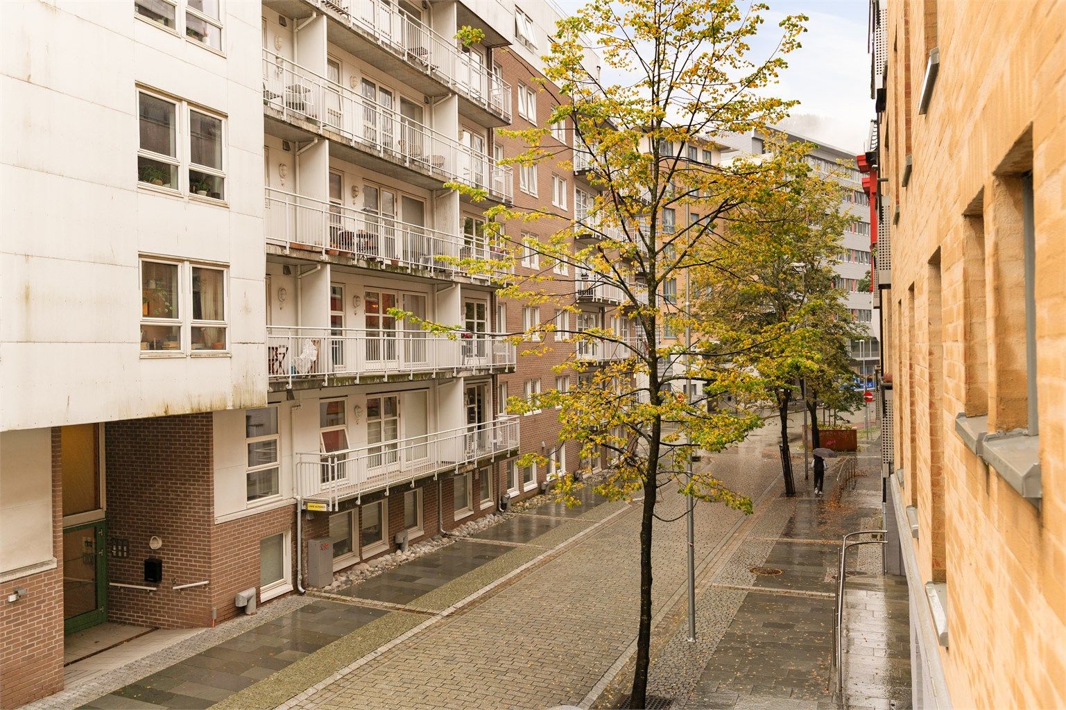 - Jonas Reins gate er en rolig sentrumsgate med kort gangavstand til Bybanen på Nygård -