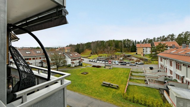Sebastian Håbesland v/Krogsveen presenterer Kongeveien 19D - gjennomgående 3-roms med solrik balkong på 11 kvm - god intern beliggenhet - foto: Oddphoto