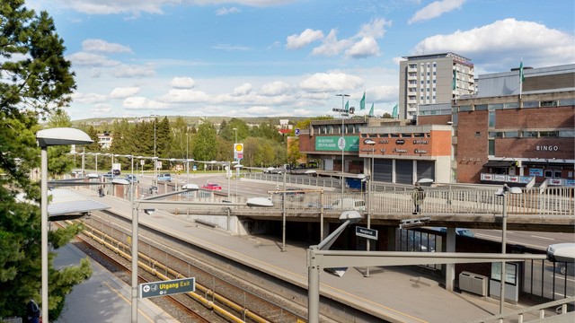 Manglerud T-banestasjon gir hyppige avganger og enkel adkomst til Oslo sentrum.