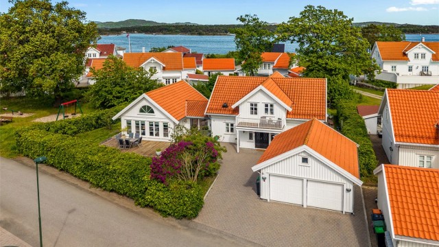 Tett på naturen og sjøen.