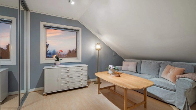 Soverom 3 er på 13 kvm og er i dag innredet som ekstra stue.