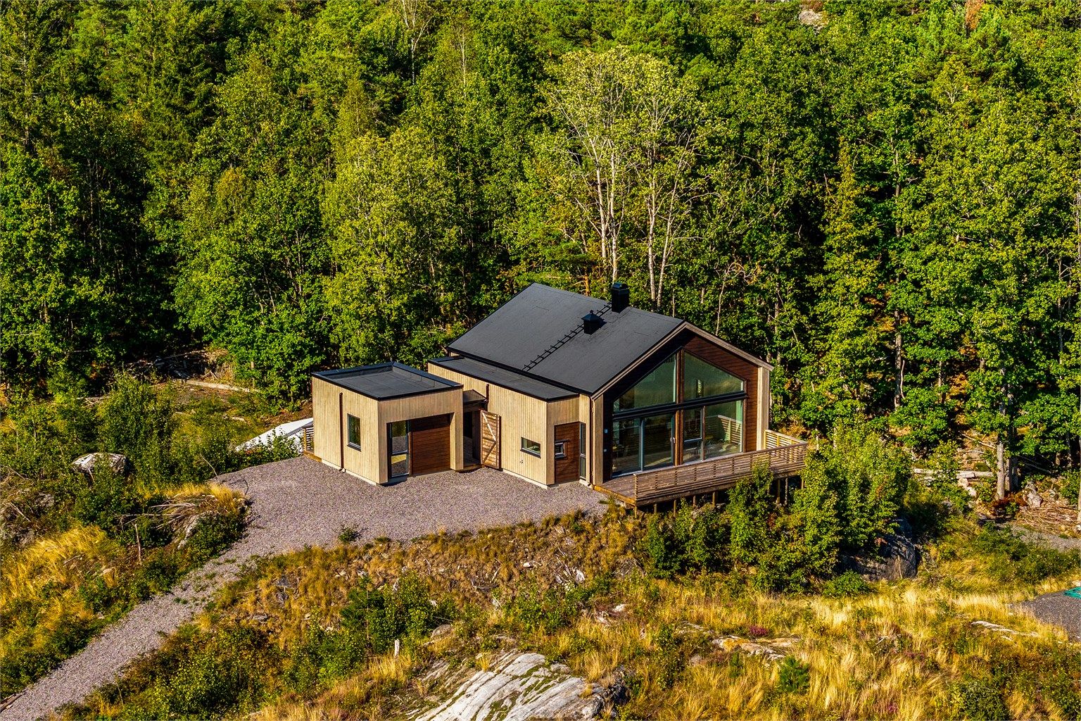 Nyoppført hytte med Anneks og naturen som nabo.