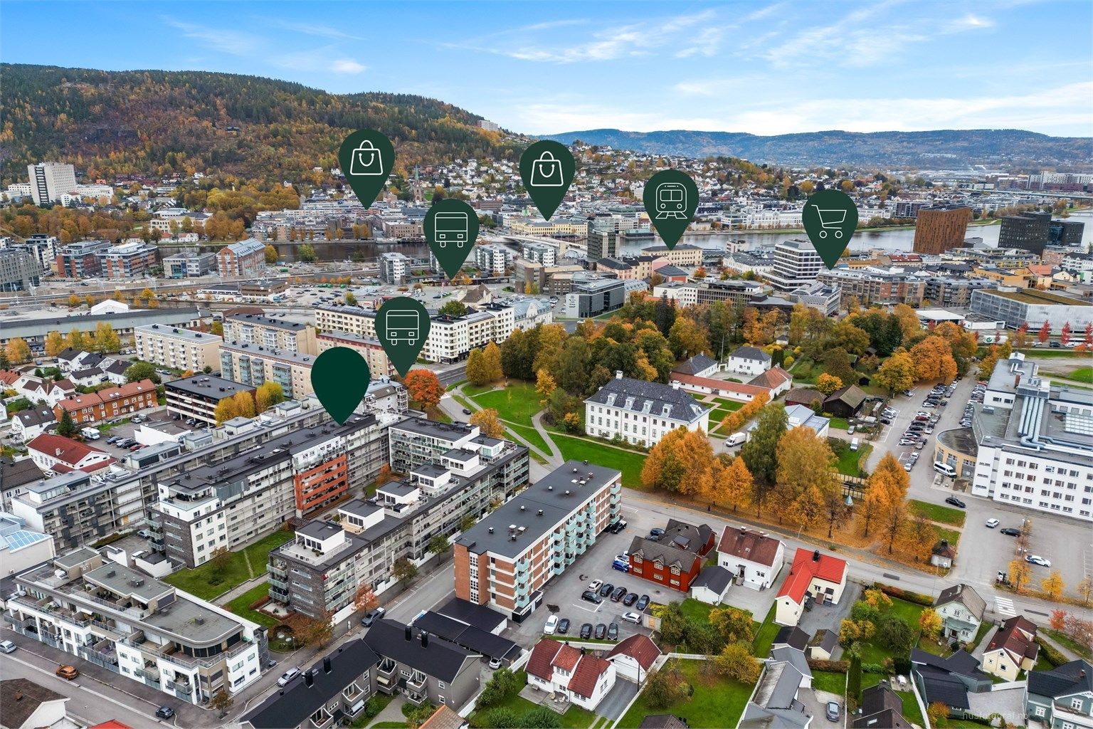 Leiligheten har en meget attraktiv og sentral beliggenhet i Nybyen - i en rolig sidegate nær Museumsparken