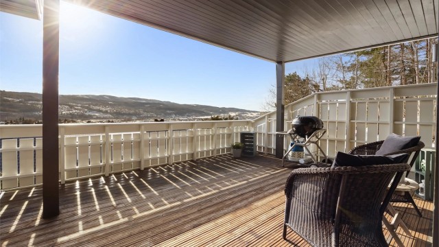Flott utsikt fra overbygget terrasse