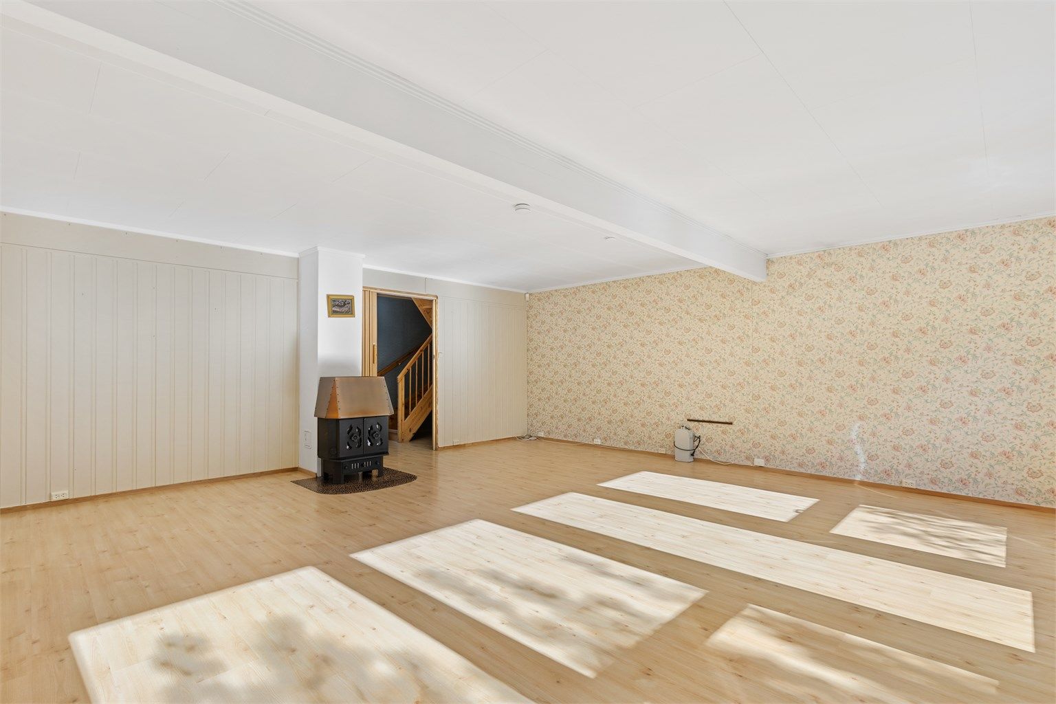 Her kan man møblere i soner og ha både sofagruppe og spisebord til å invitere gjester.