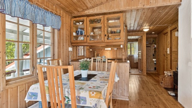 Godt med dagslys som gir luftig romfølelse.