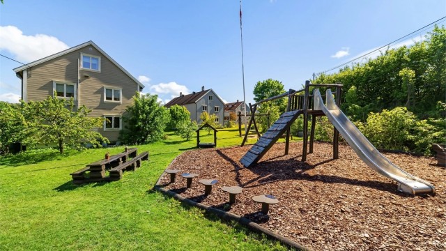 Lekestativ i felles hage