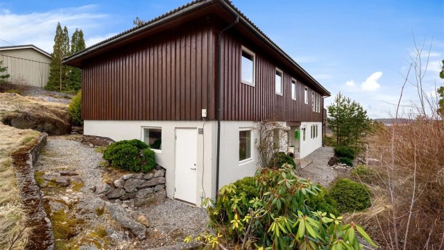 Det er en separat inngang til kontoret
