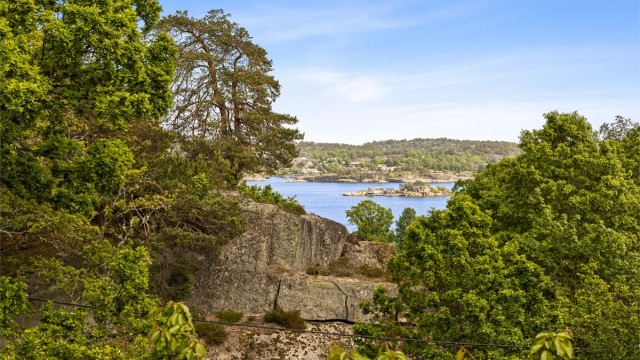 Nydelig utsikt til Mefjorden og sjøen i øst.