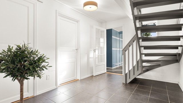 Gangen leder inn til stue, kjøkken, wc og vaskerom.