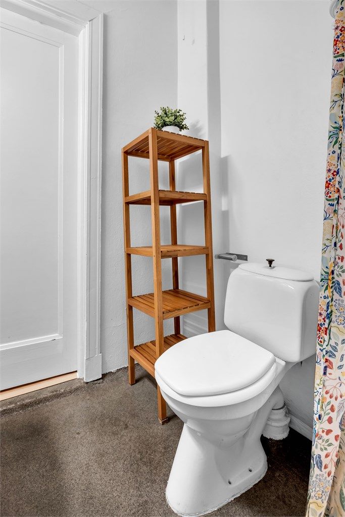 Det er opplegg for vaskemaskin på badet. 