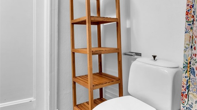 Det er opplegg for vaskemaskin på badet.