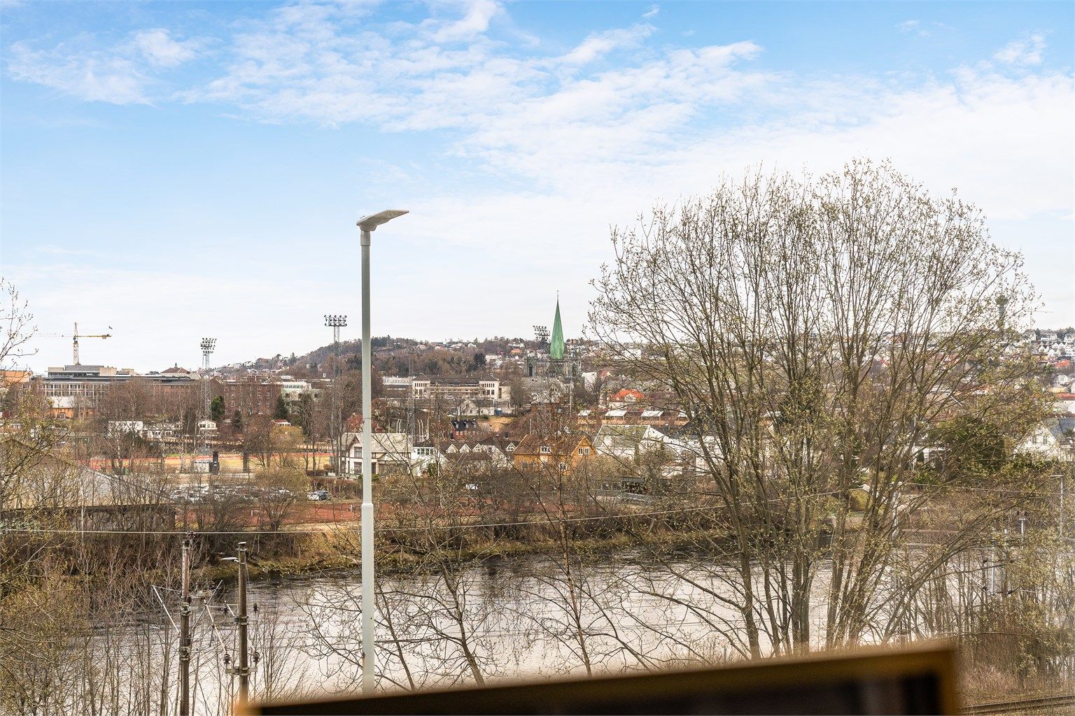 For den aktive er det flere treningssentre i nærområdet, blant annet 3T-Ilsvika, Impuls og Feel24-Ilsvika, alle innen gangavstand. I tillegg er det kort vei til Bymarka med flotte turstier, oppkjørte skiløyper og badeplasser.