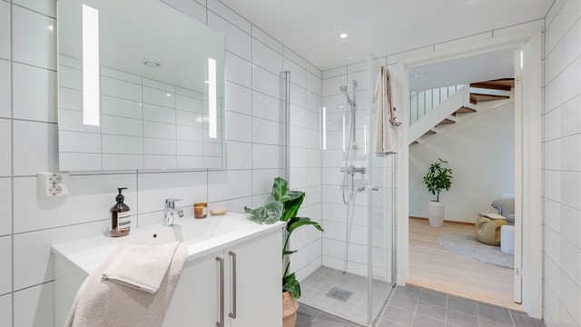 Her er også badet i denne etasjen.