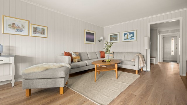 Gangen binder sammen entré, stue og soverom på en effektiv måte.