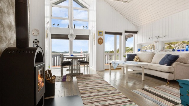Store vinduer gir god lys og maritim utsikt